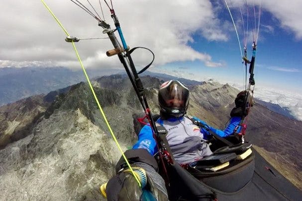 Raul Penso survole “El Pico Bolivar”, plus haut sommet vénézuélien.