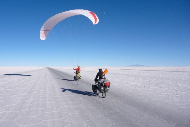 Volar y rodar